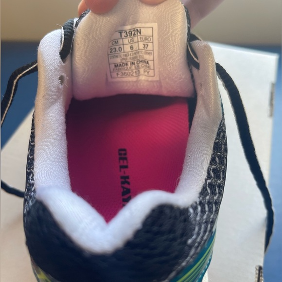 Size 6 women’s ASICS gel-kayano 19 - Picture 2 of 3